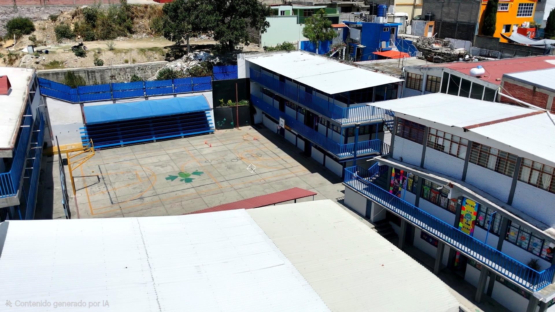 Patio e instalaciones del Centro Escolar Federico Froebel